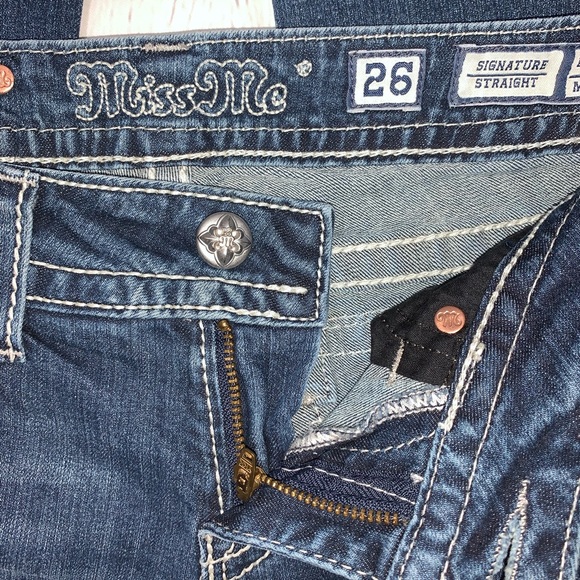 Miss Me Women's Signature Straight Studded Flap - Picture 5 of 10